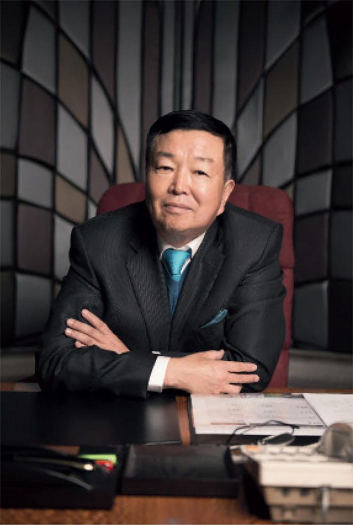 严彬