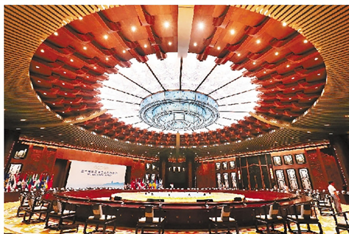 ▲G20杭州峰会主会场会议大厅内，由朱炳仁团队建造的铜穹顶。
